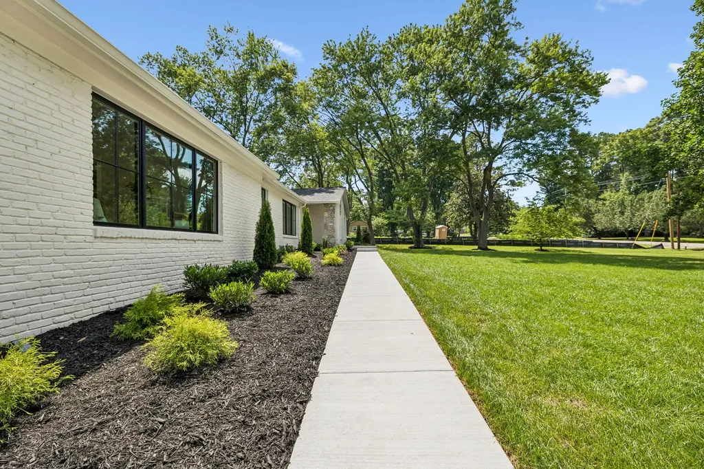 8011 Wikle Road, E Brentwood TN 37027