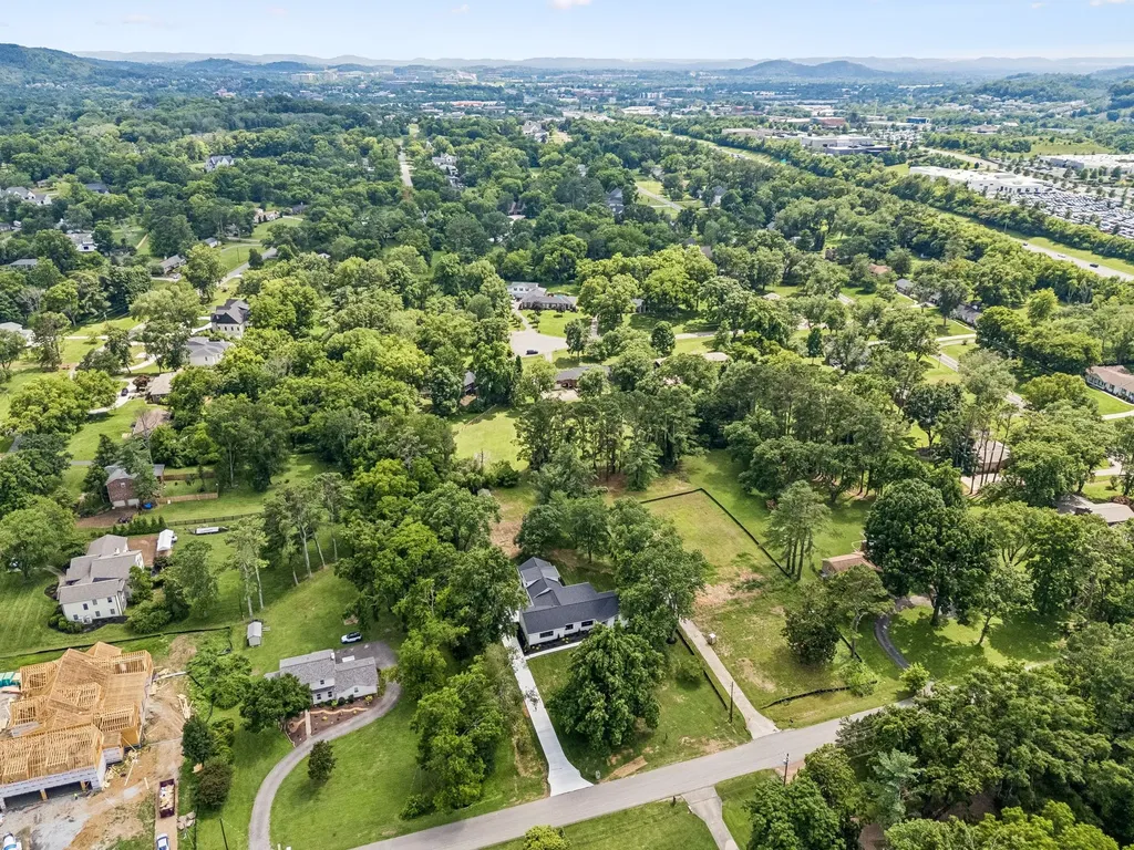 8011 Wikle Road, E Brentwood TN 37027
