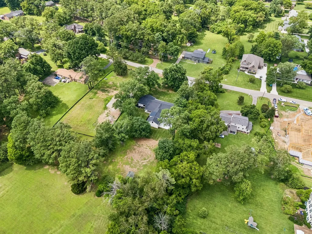 8011 Wikle Road, E Brentwood TN 37027