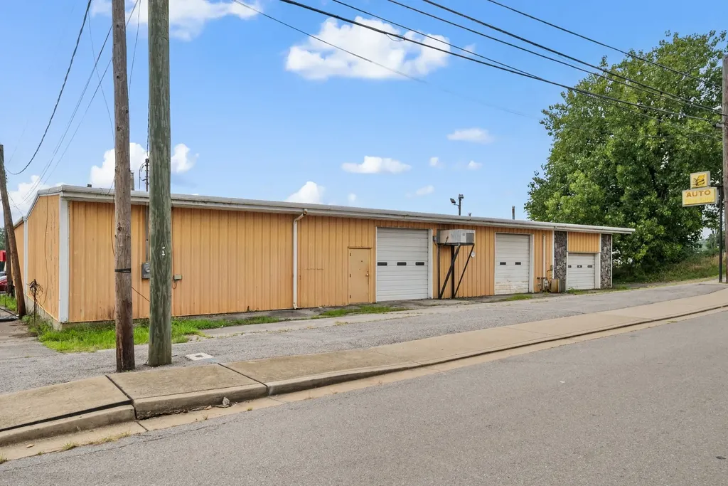 420 N Spring Street Clarksville TN 37040