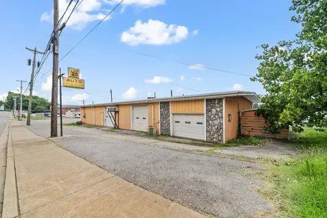 420 N Spring Street Clarksville TN 37040
