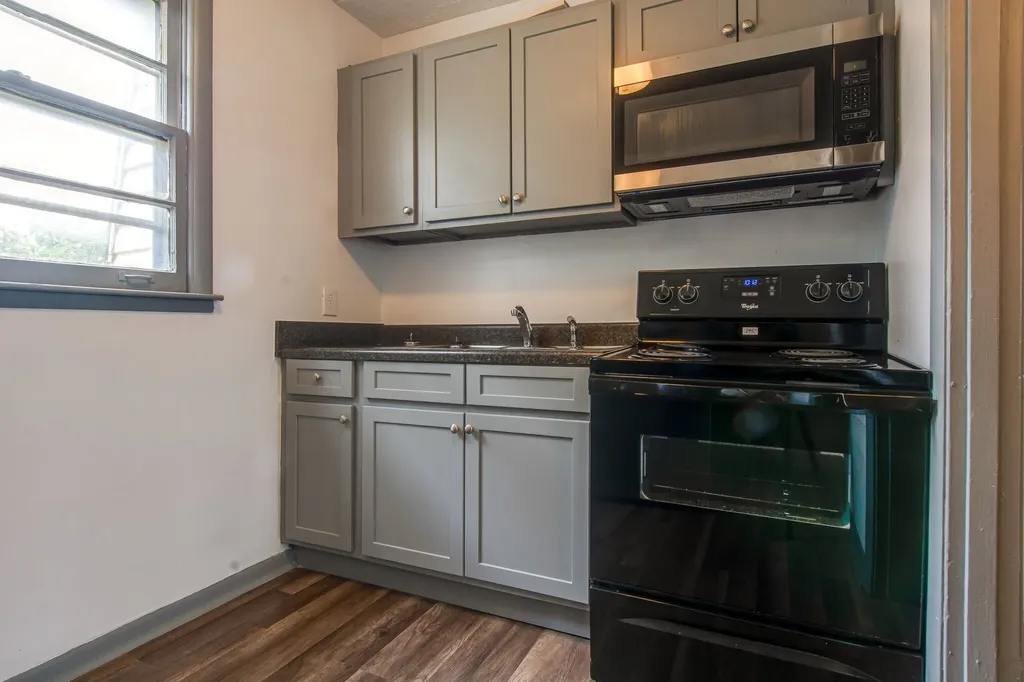 1733 17th Ave, N Nashville TN 37208