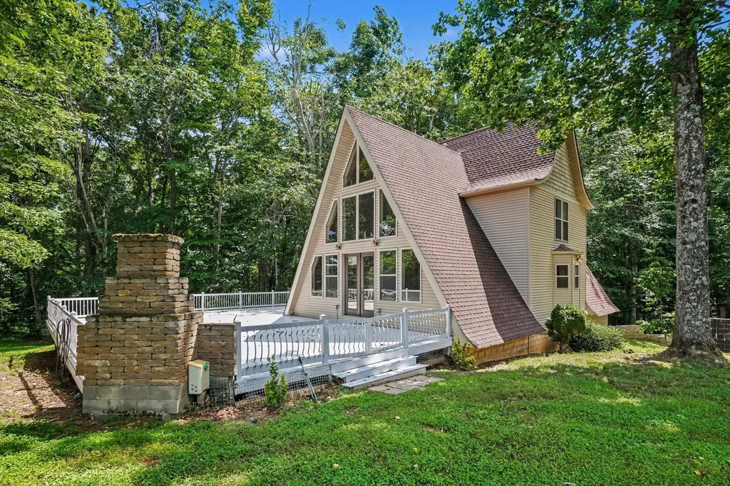 2275 Hanestown Road Westmoreland TN 37186