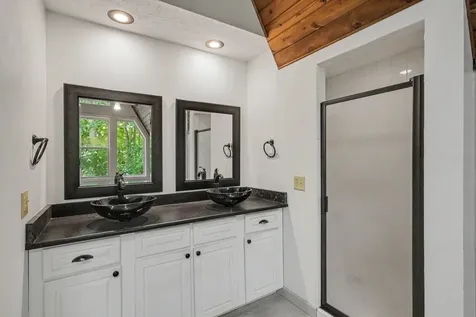 2275 Hanestown Road Westmoreland TN 37186