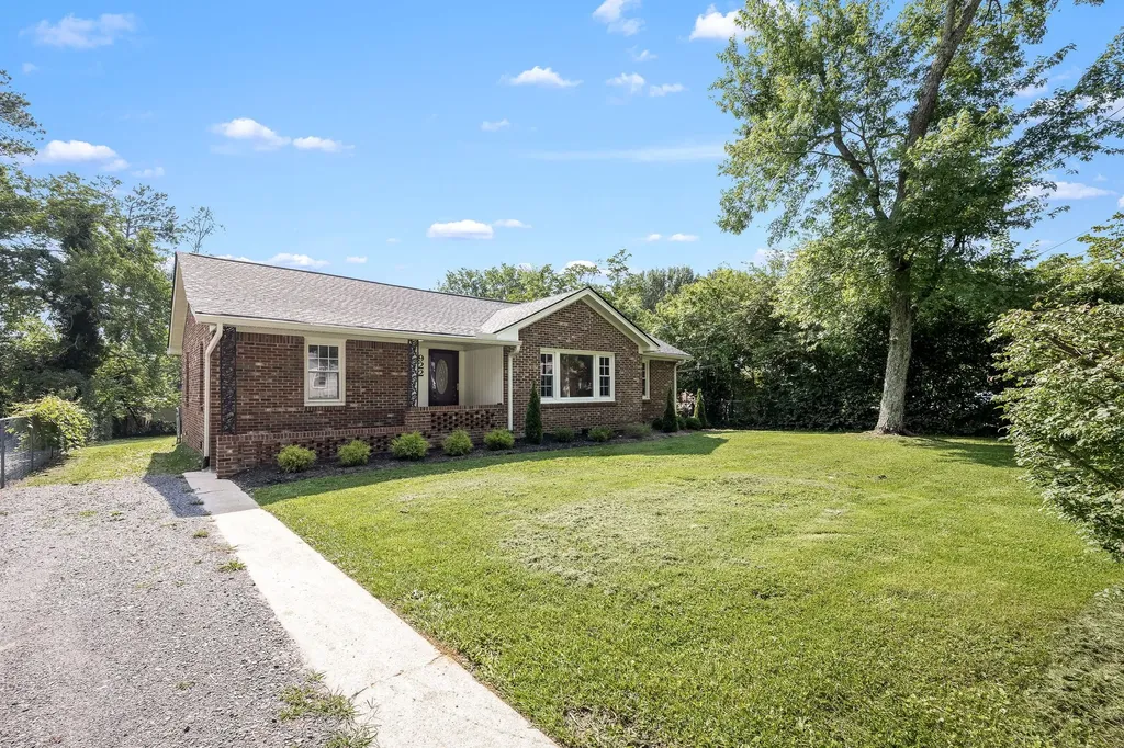 922 Mckellar Drive Tullahoma TN 37388