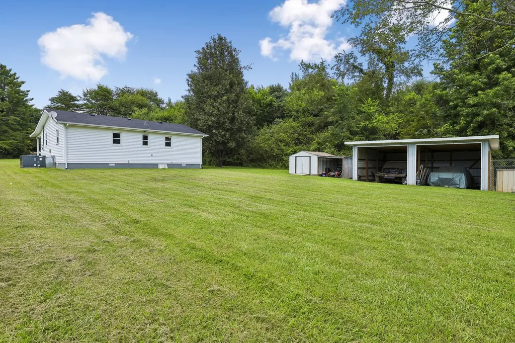2420 Hawkersmith Road Manchester TN 37355