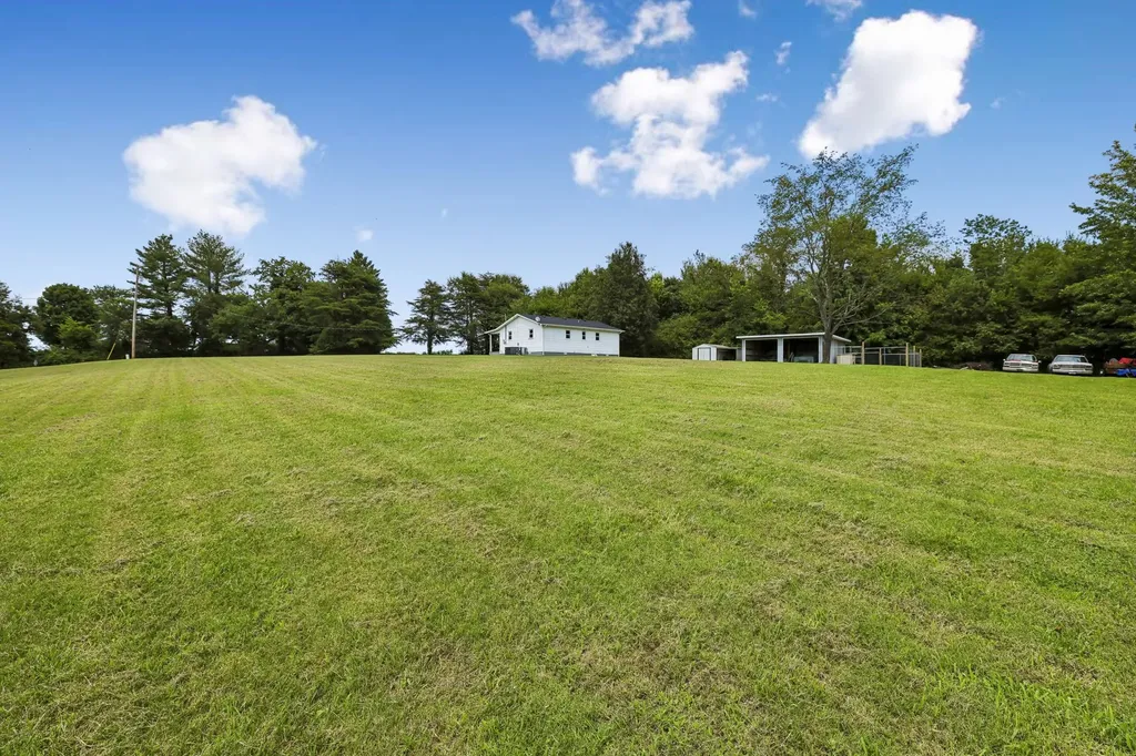 2420 Hawkersmith Road Manchester TN 37355