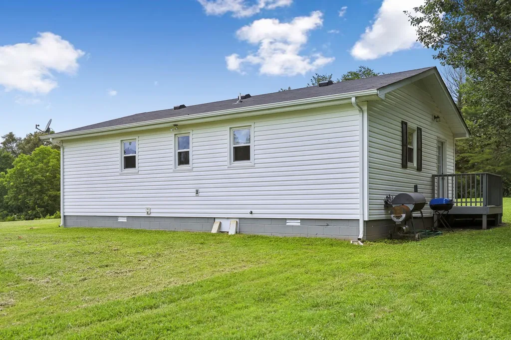 2420 Hawkersmith Road Manchester TN 37355