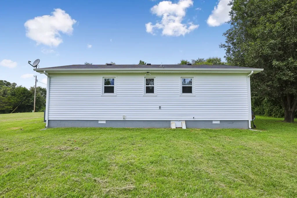 2420 Hawkersmith Road Manchester TN 37355