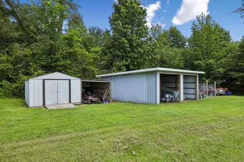 2420 Hawkersmith Road Manchester TN 37355