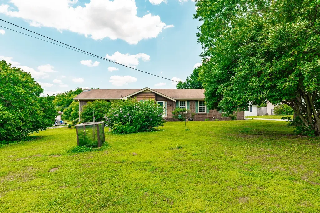 102 Lake Point Drive Gallatin TN 37066