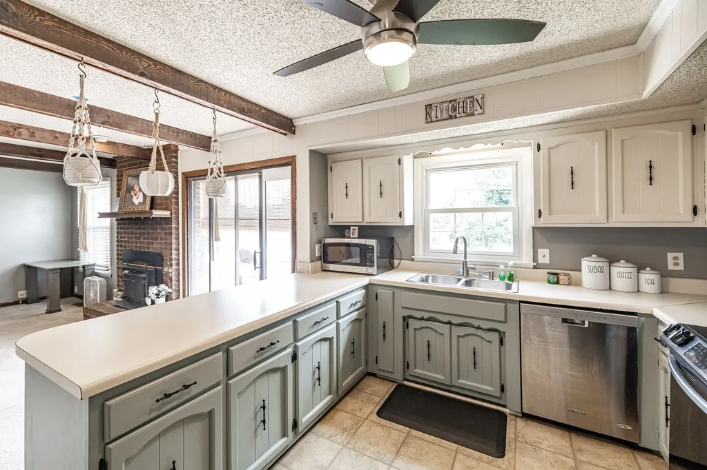 102 Lake Point Drive Gallatin TN 37066