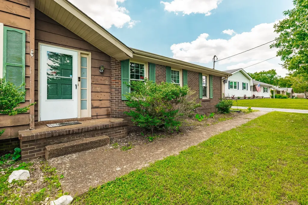 102 Lake Point Drive Gallatin TN 37066