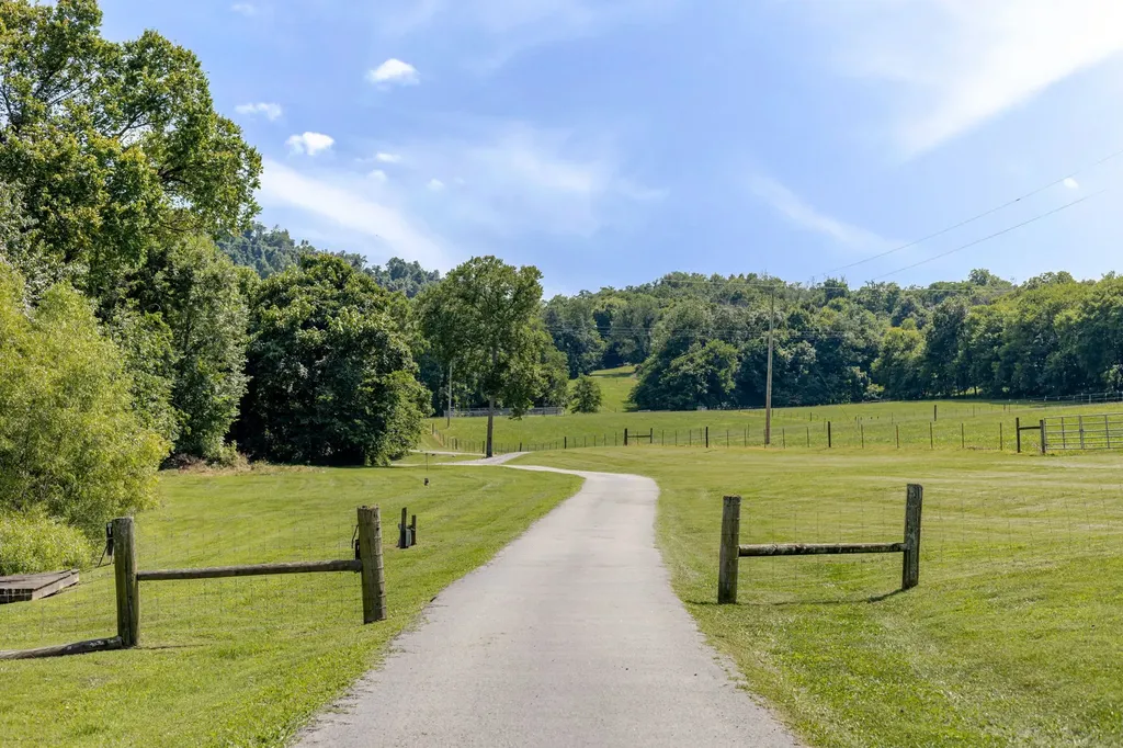 391 Bluestocking Hollow Road Shelbyville TN 37160