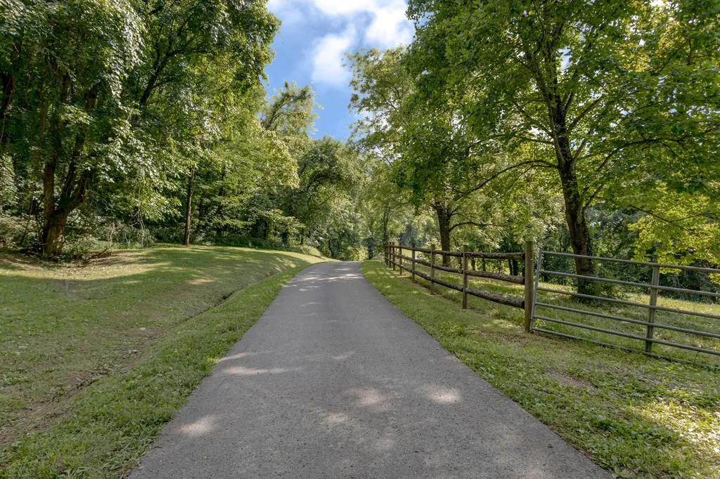 391 Bluestocking Hollow Road Shelbyville TN 37160