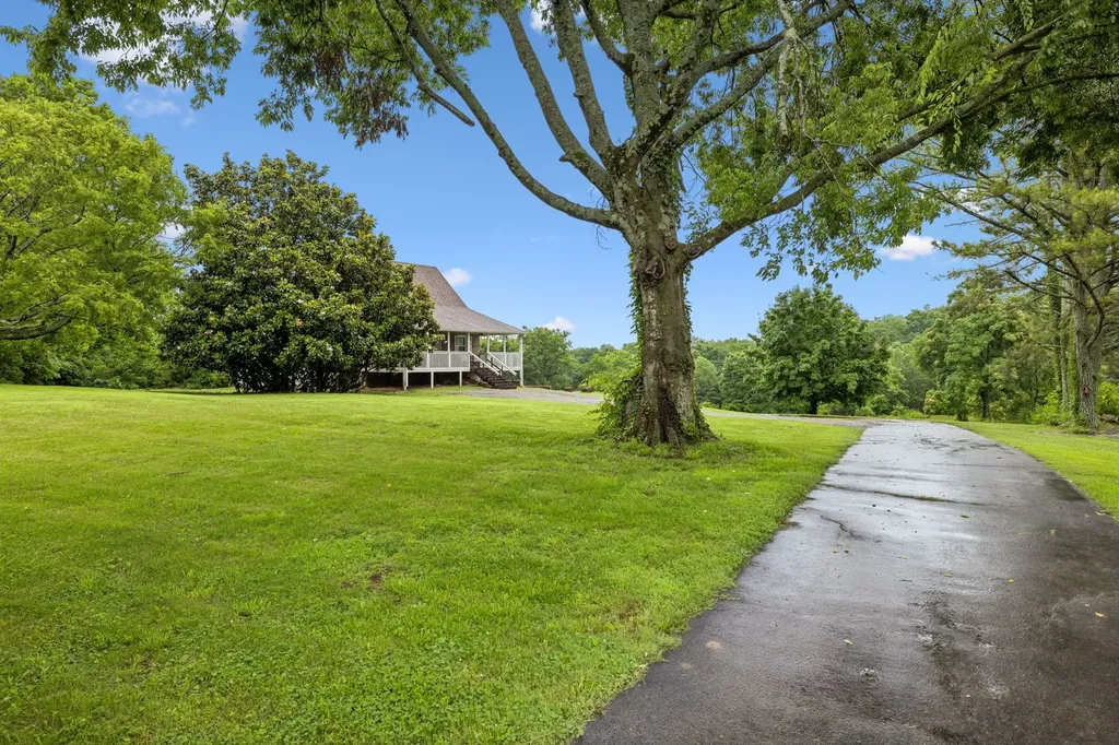 2758 Standing Oak Drive Thompsons Station TN 37179