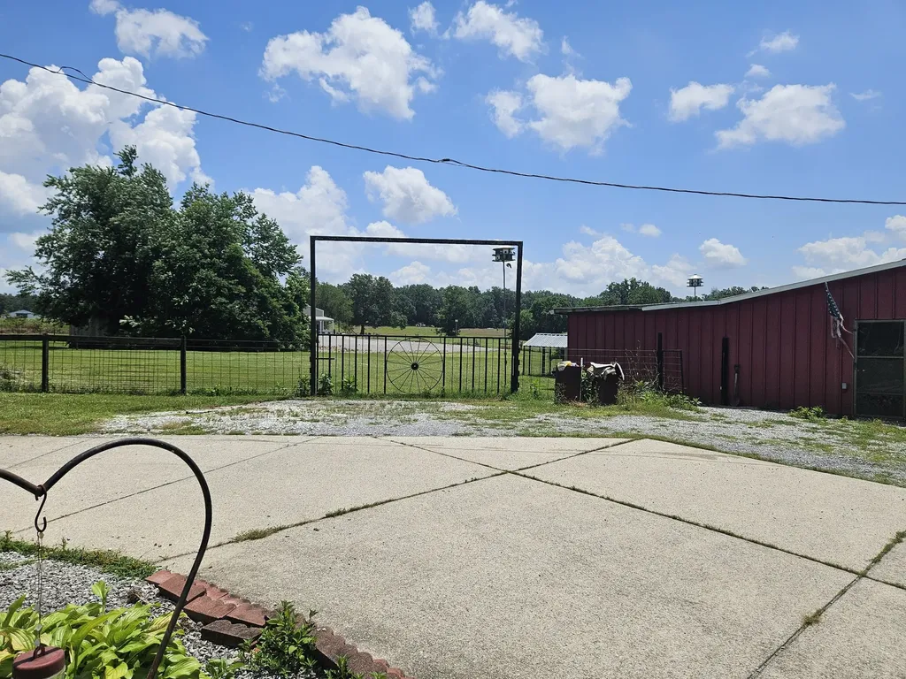 307 S Leath Road Portland TN 37148