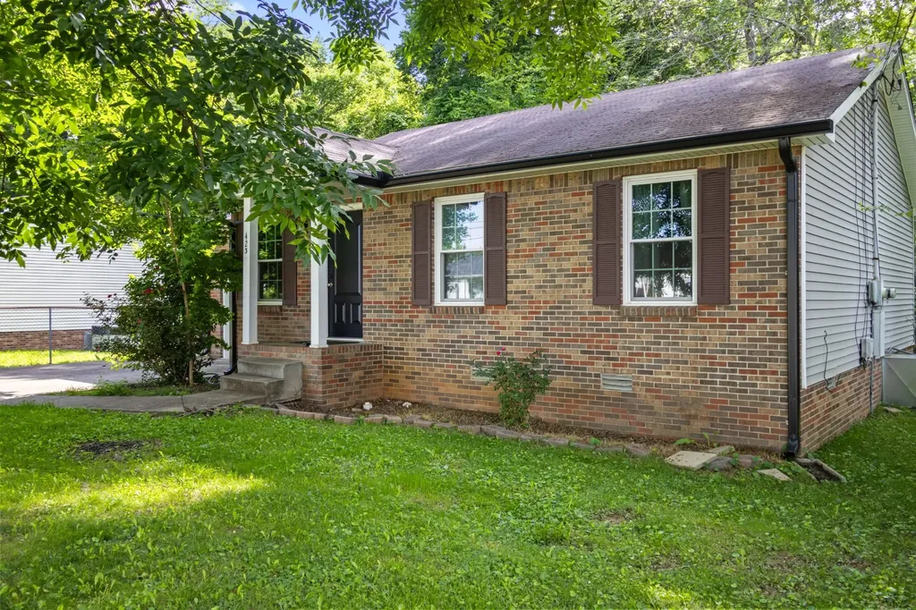 423 Donna Drive Clarksville TN 37042