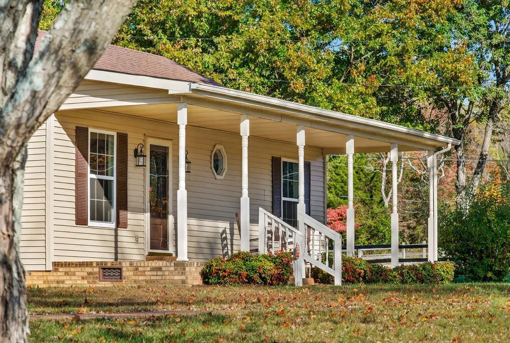 226 W Biggs Road Cottontown TN 37048