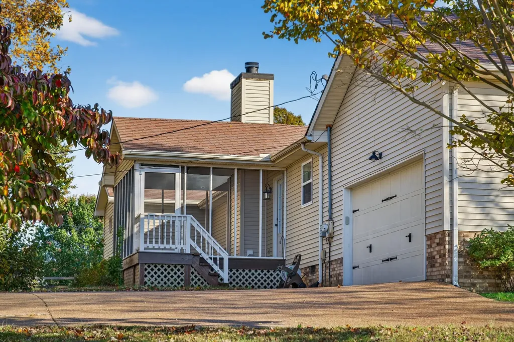 226 W Biggs Road Cottontown TN 37048