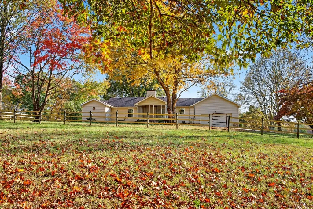 226 W Biggs Road Cottontown TN 37048