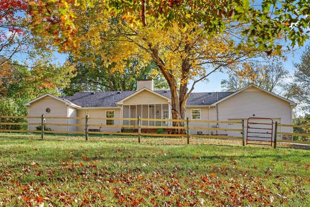 226 W Biggs Road Cottontown TN 37048