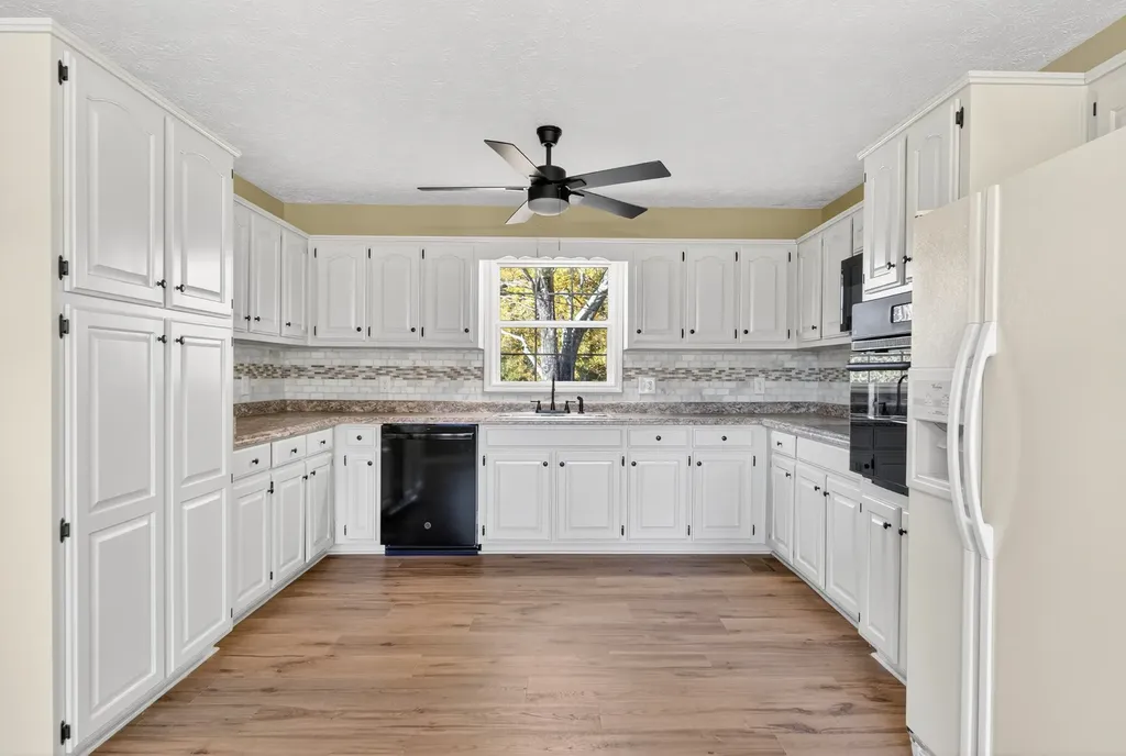 226 W Biggs Road Cottontown TN 37048