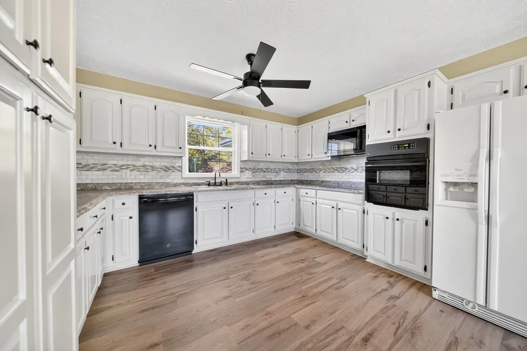 226 W Biggs Road Cottontown TN 37048