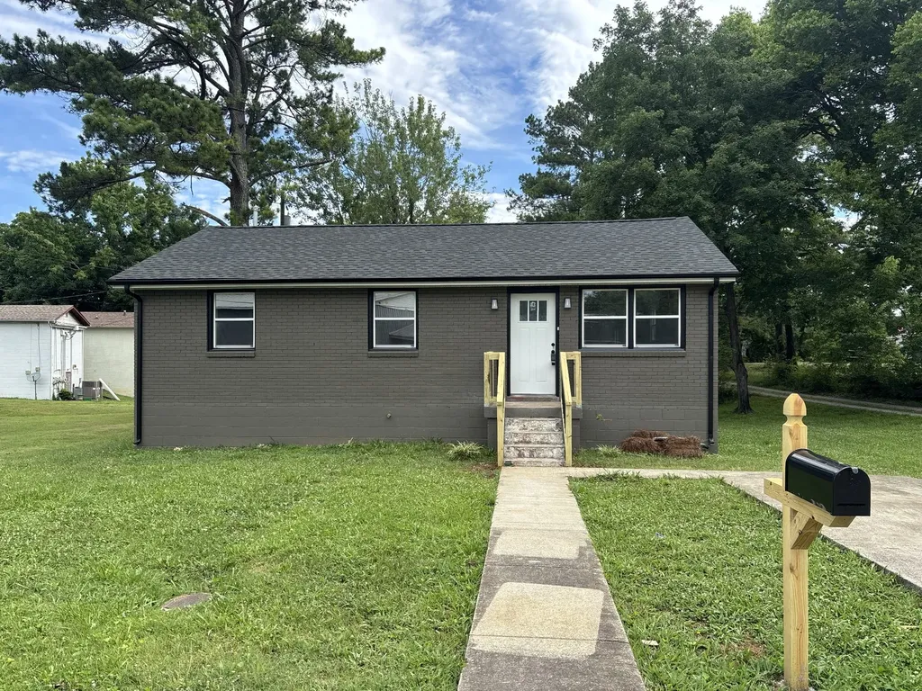 913 Woodland Street Clarksville TN 37040