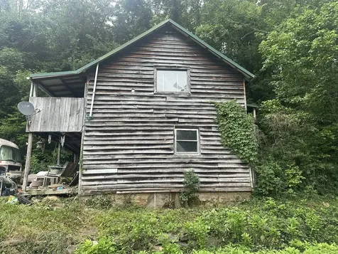 17 Hackett Valley Road Hickman TN 38567