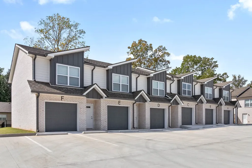 307 Longshadow Trail Clarksville TN 37043