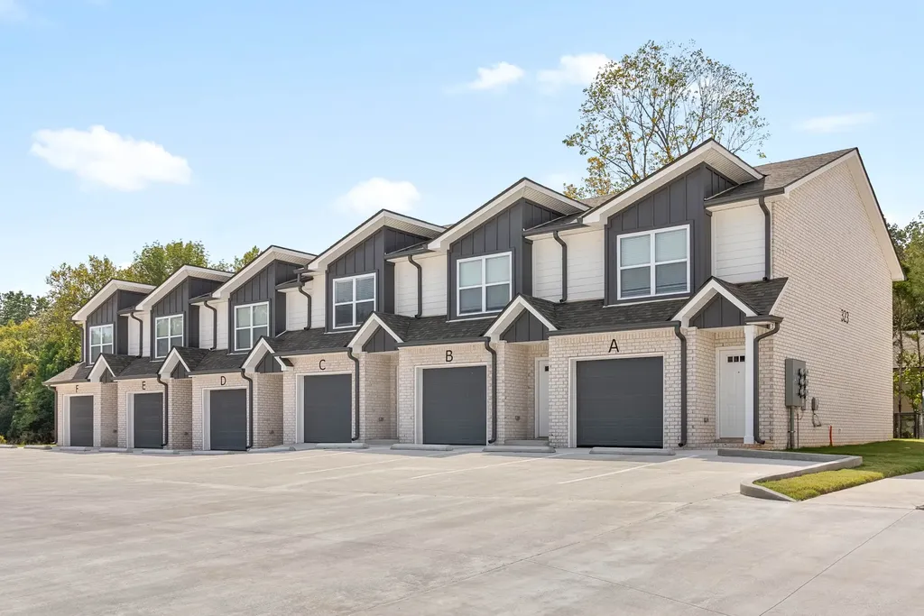307 Longshadow Trail Clarksville TN 37043