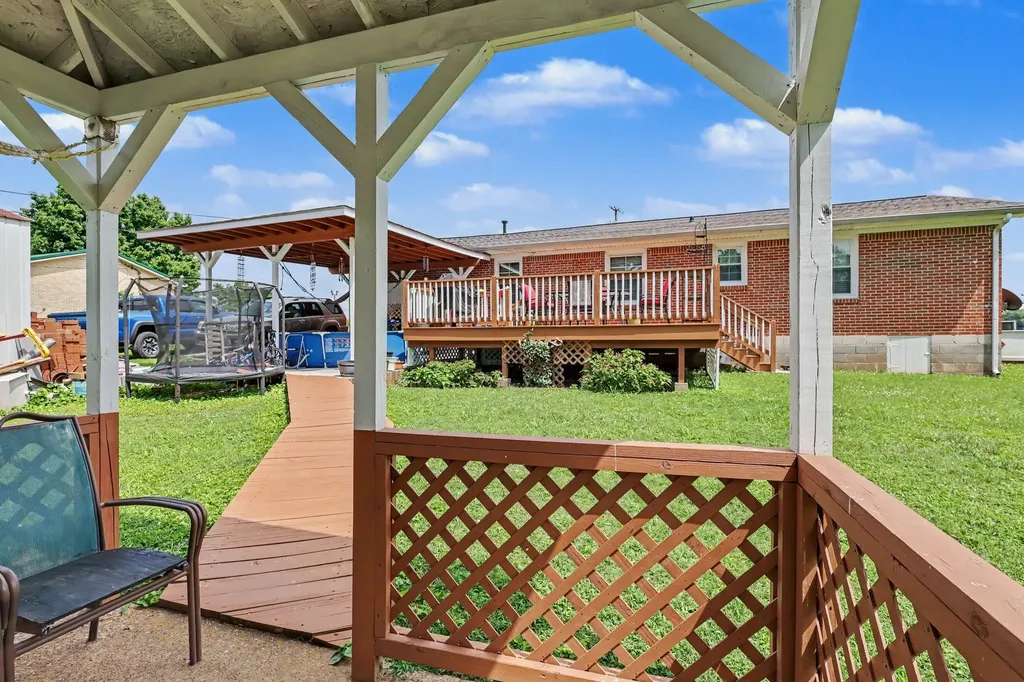 2306 Thomas Avenue Columbia TN 38401