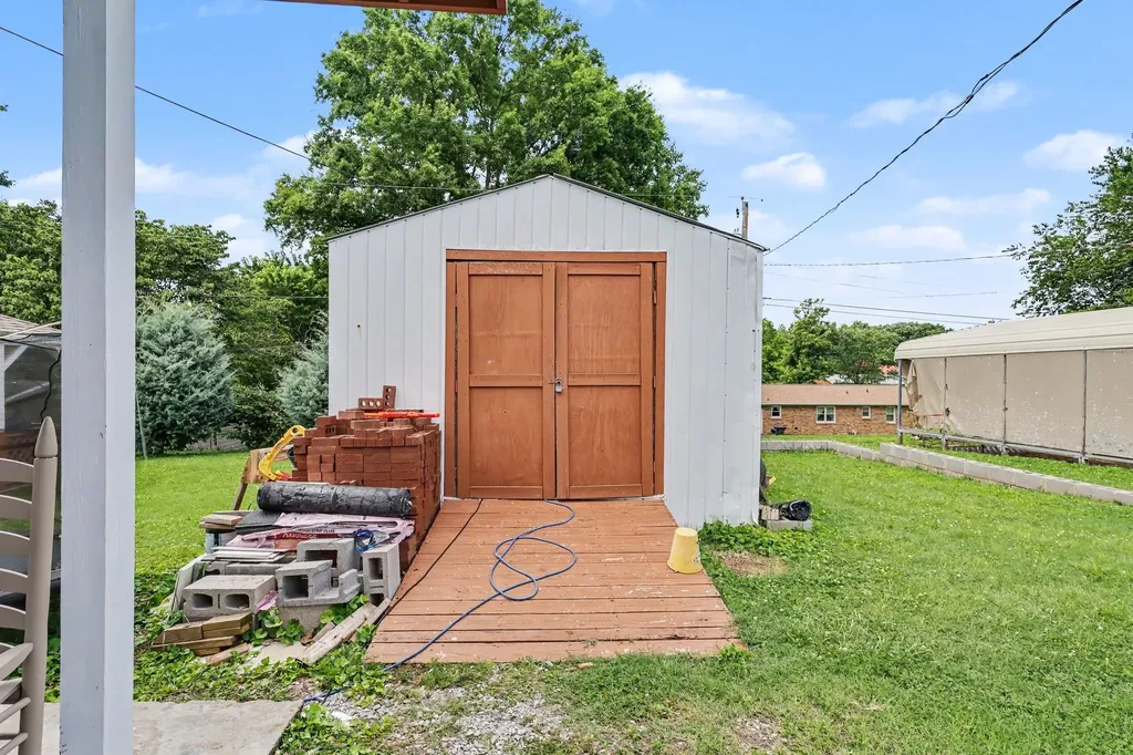 2306 Thomas Avenue Columbia TN 38401
