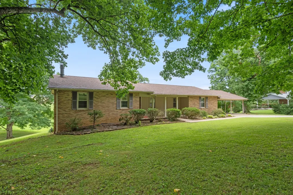 2054 Ridgecrest Circle Dickson TN 37055
