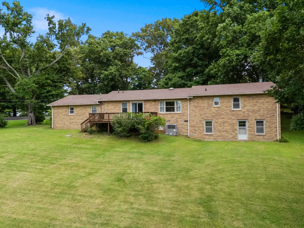 2054 Ridgecrest Circle Dickson TN 37055