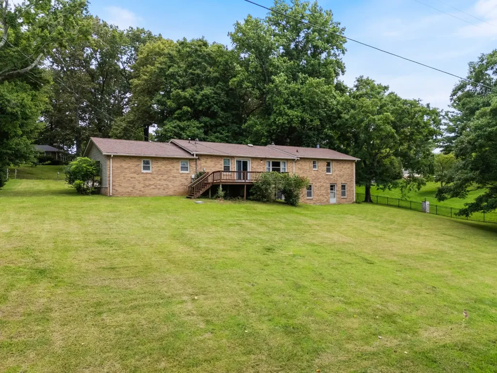 2054 Ridgecrest Circle Dickson TN 37055