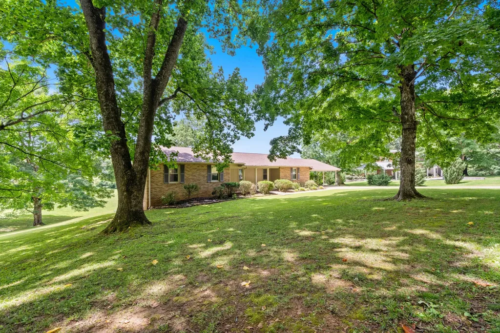 2054 Ridgecrest Circle Dickson TN 37055