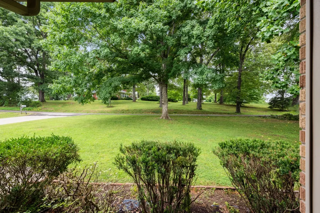 2054 Ridgecrest Circle Dickson TN 37055
