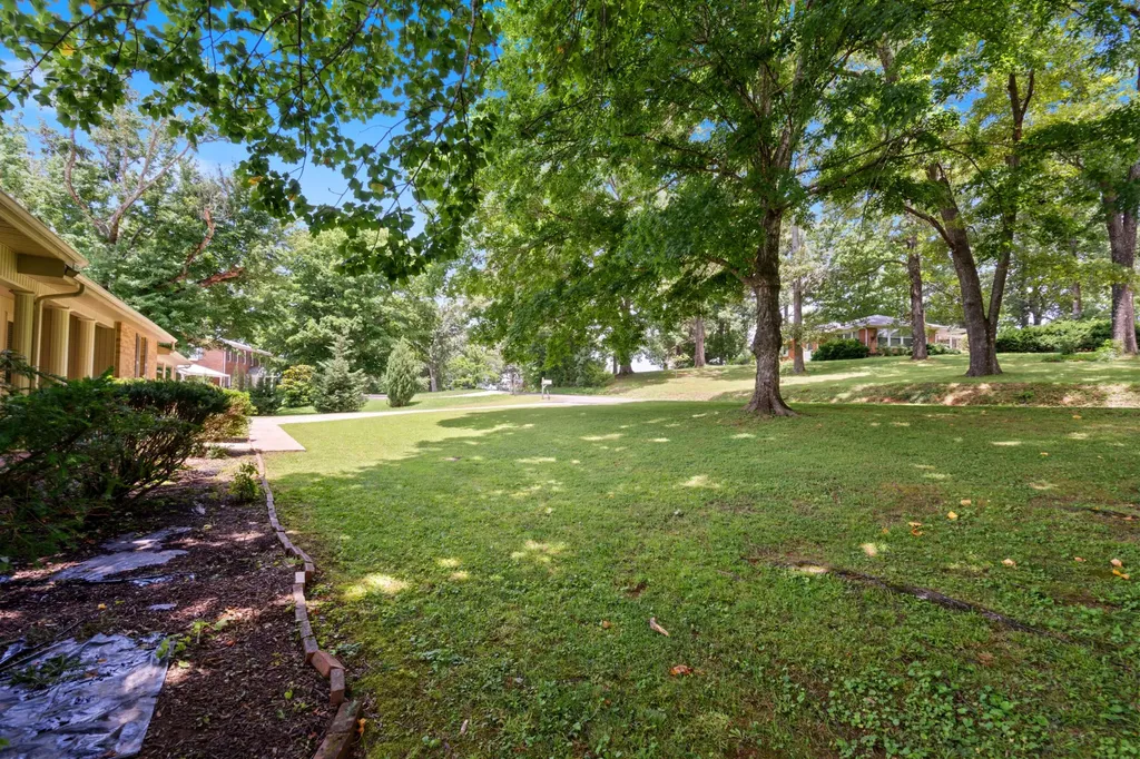2054 Ridgecrest Circle Dickson TN 37055