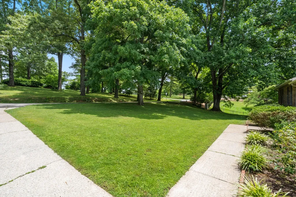 2054 Ridgecrest Circle Dickson TN 37055