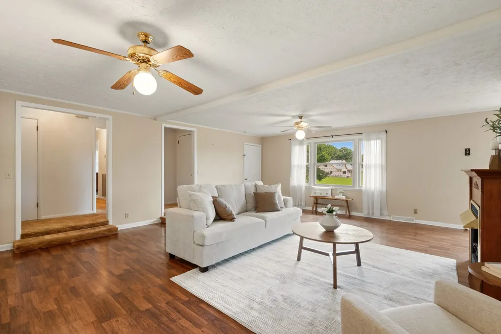 2054 Ridgecrest Circle Dickson TN 37055