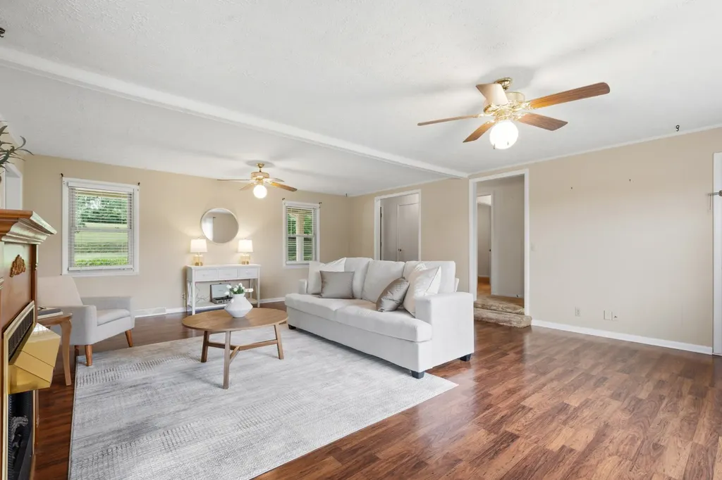 2054 Ridgecrest Circle Dickson TN 37055