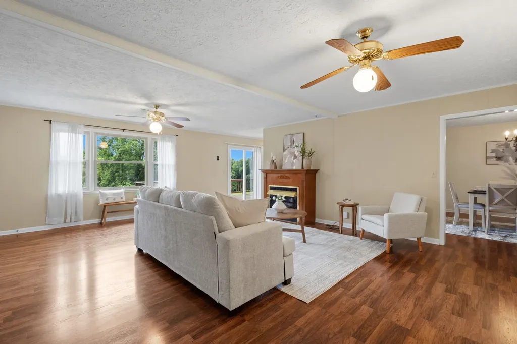 2054 Ridgecrest Circle Dickson TN 37055