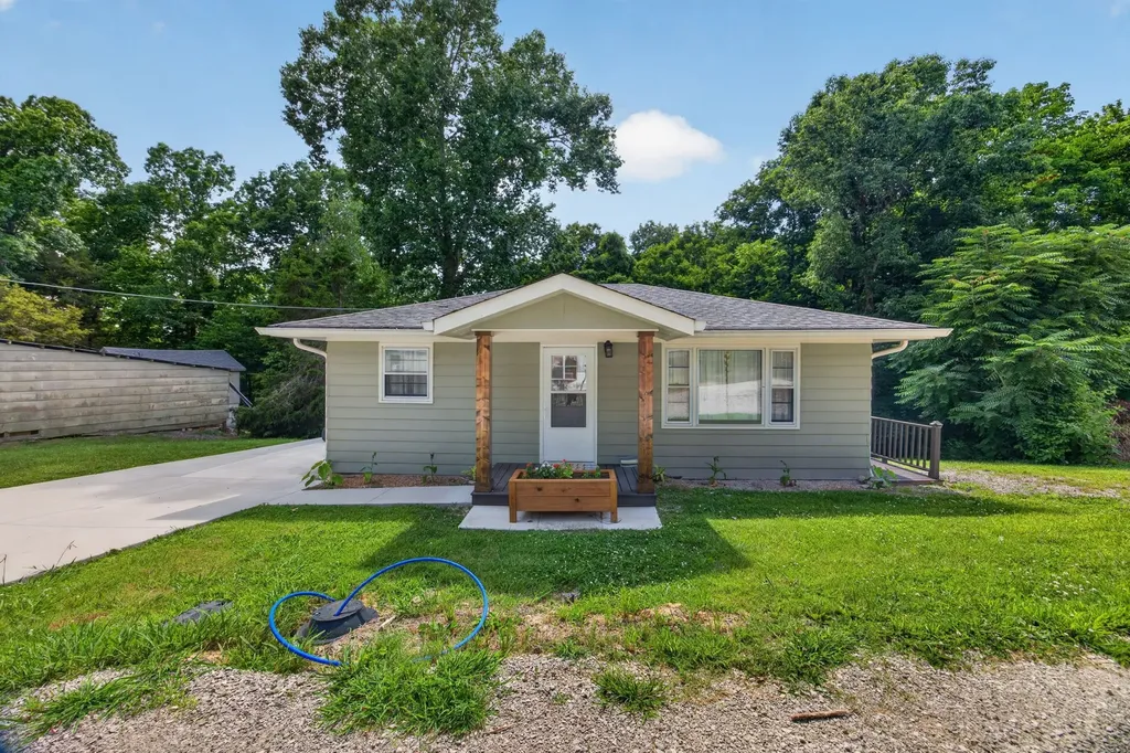 94 Cummins Court Celina TN 38551