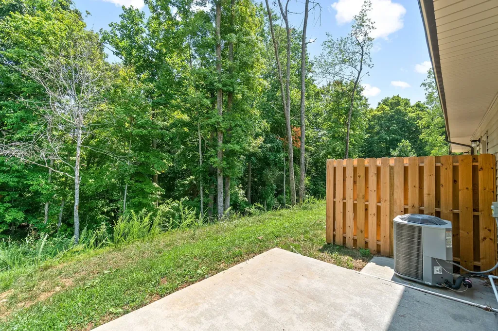 223 Smithson Lane Clarksville TN 37040