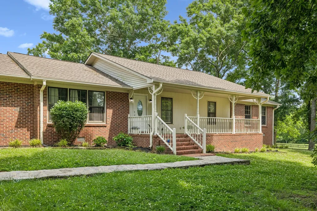 1533 Iron Bridge Road Columbia TN 38401