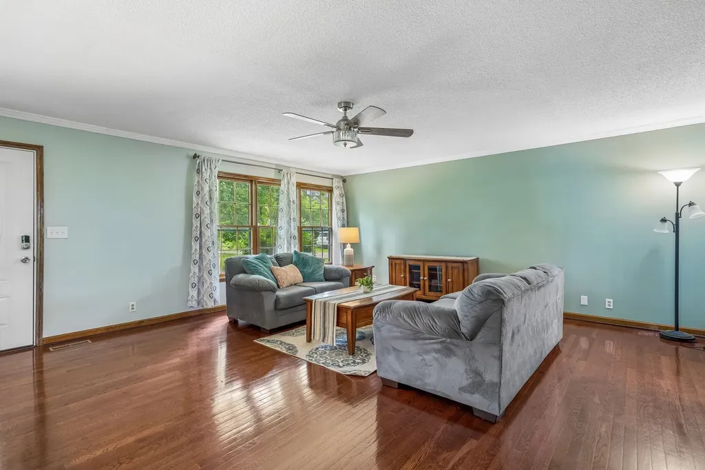 1533 Iron Bridge Road Columbia TN 38401