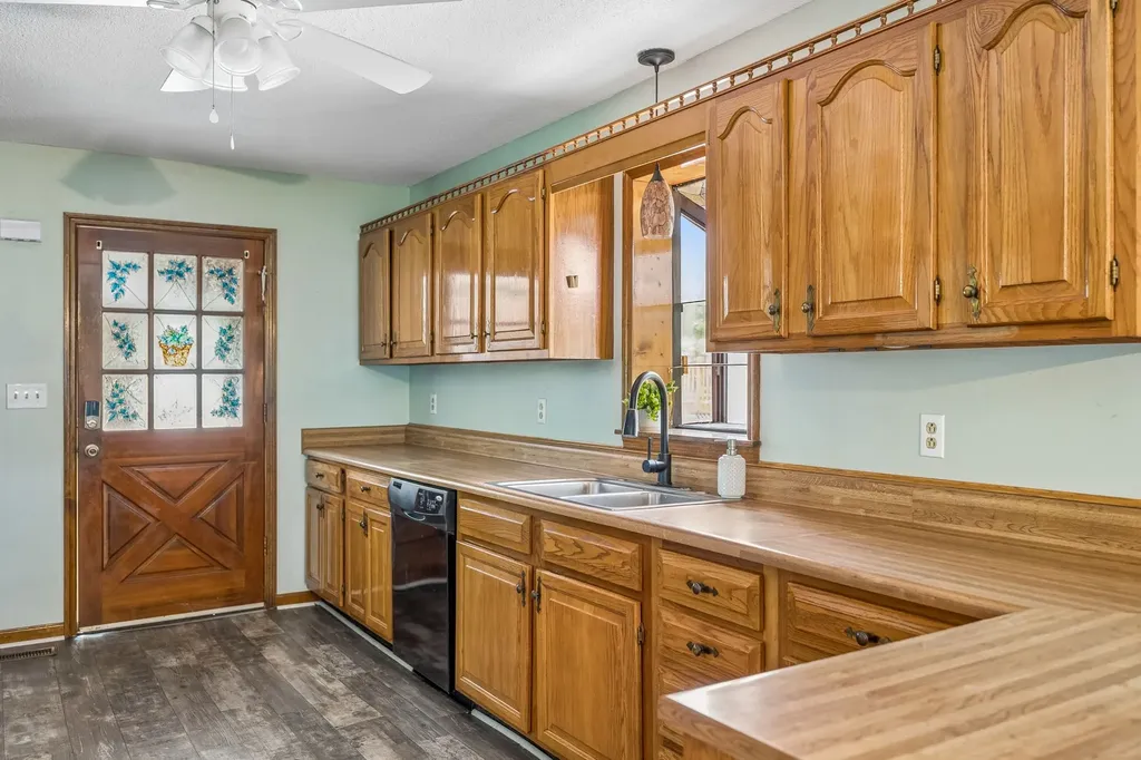 1533 Iron Bridge Road Columbia TN 38401