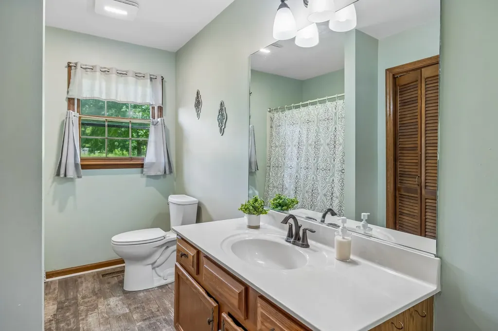 1533 Iron Bridge Road Columbia TN 38401